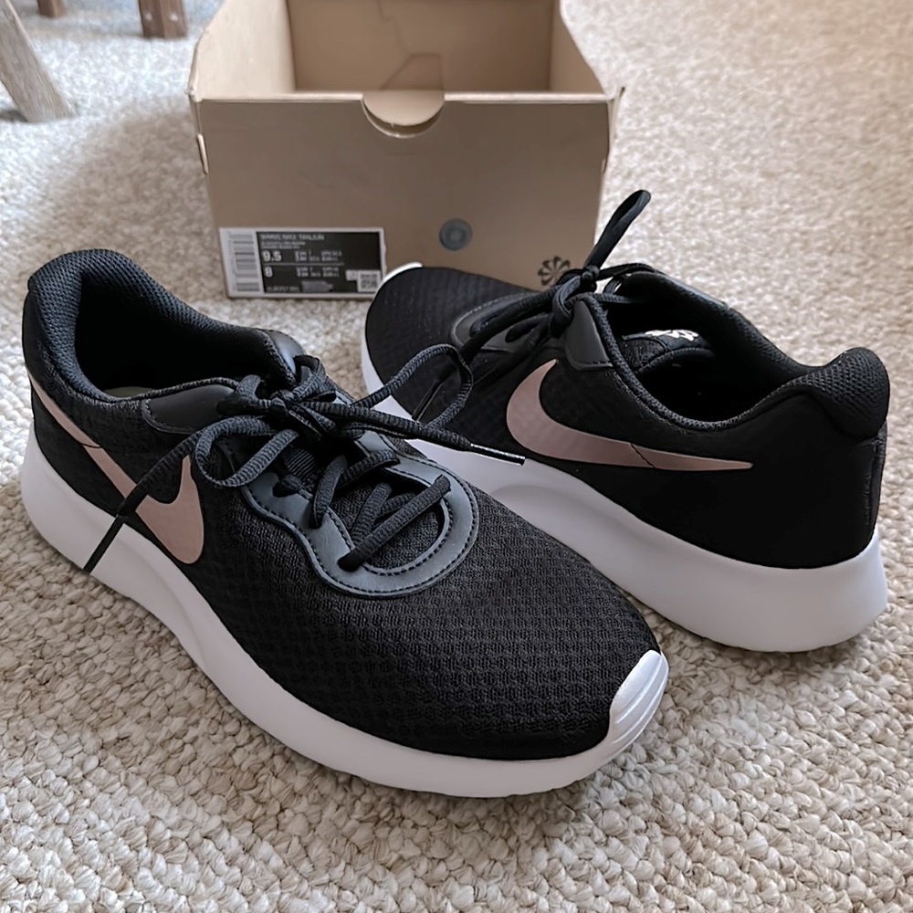 EUC Nike Tanjun black & rose gold sneakers, size 9.5, clean, barely worn